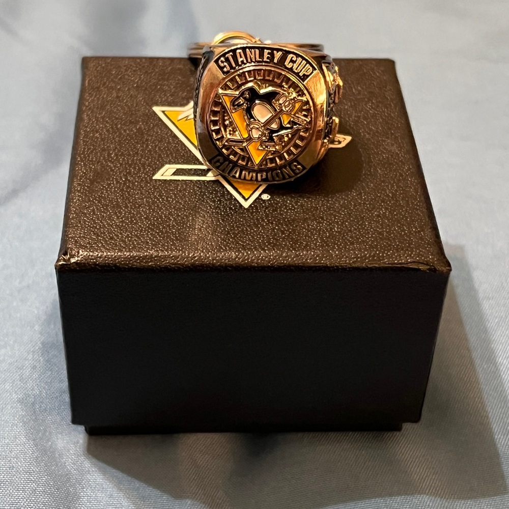 Pittsburgh Penguins 2016 Stanley Cup Ring Keychain